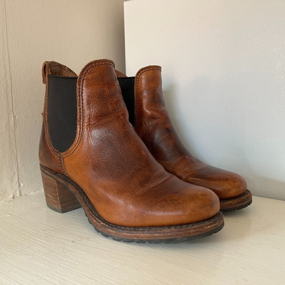 Frye Sabrina Chelsea Boots in Cognac